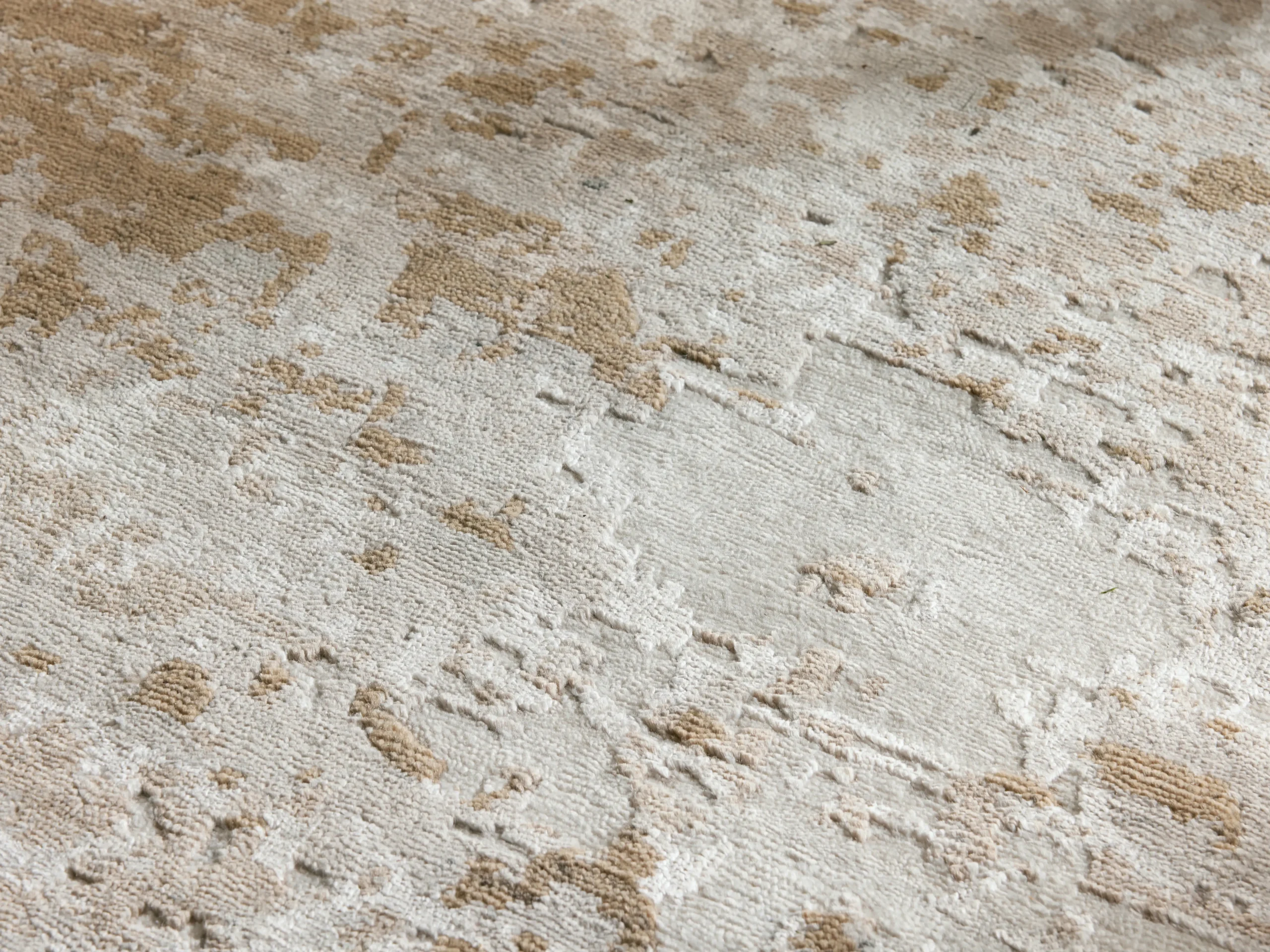 Wiona Hand-Knotted Rug