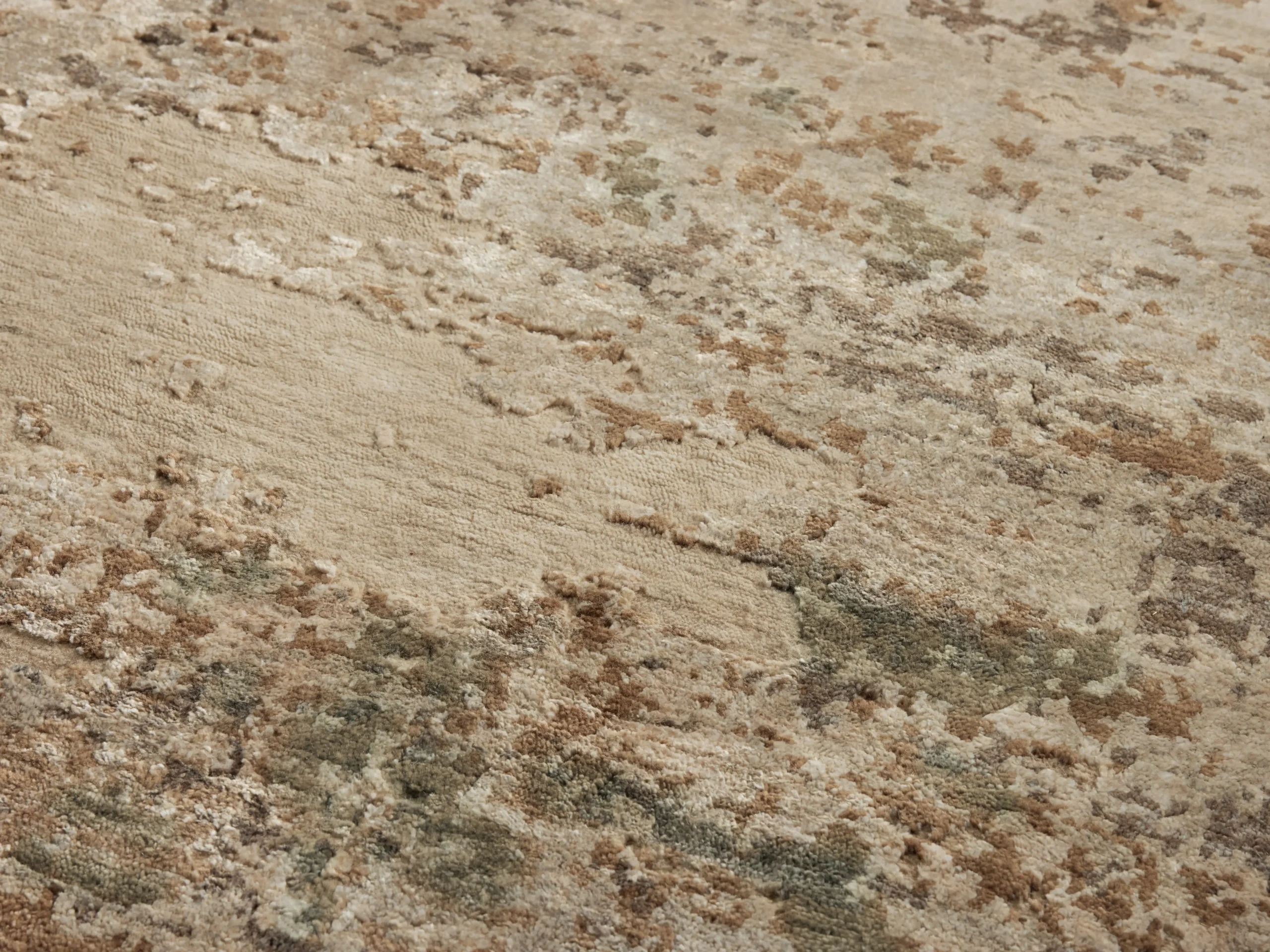 Wiona Hand-Knotted Rug